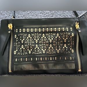 VINCE CAMUTO Envelope Clutch (opt crossbody) Black/Pale Golf Cut Out Like New!